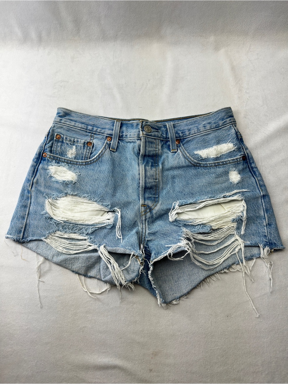 Vintage Levi’s 501 Distressed White Washed Womens Hi-Rise Button Fly 28 Hipster